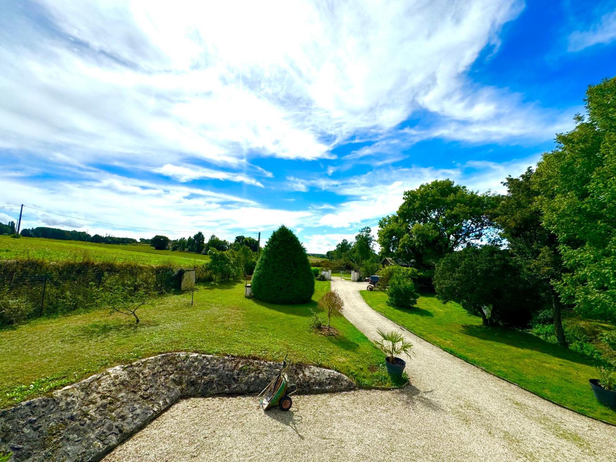 Le Moulin D Olivet Bed & Breakfast Orbigny Bagian luar foto